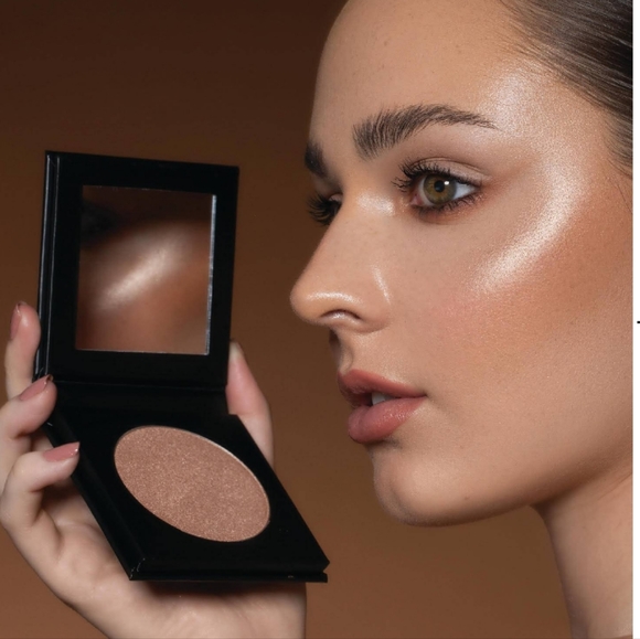 Araceli Tequila Highlighter Con Agave✨️ (Reposado/Soft Gold) - Picture 6 of 8